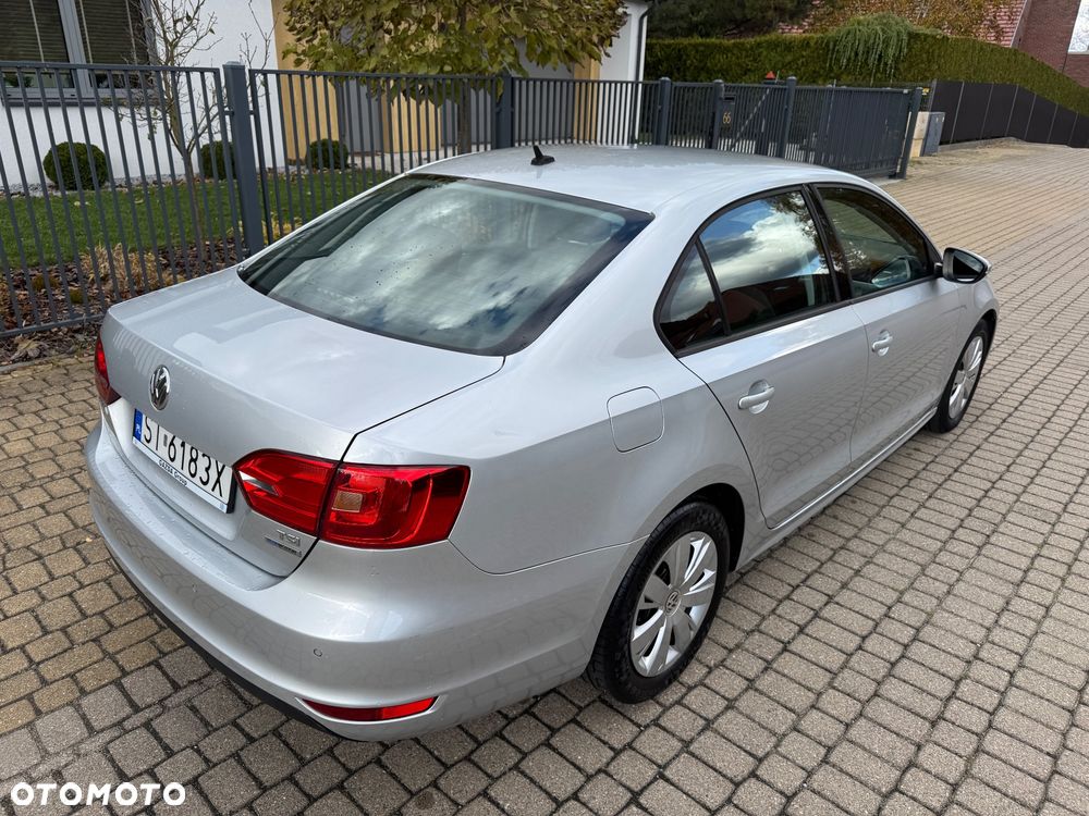 Volkswagen Jetta - 12