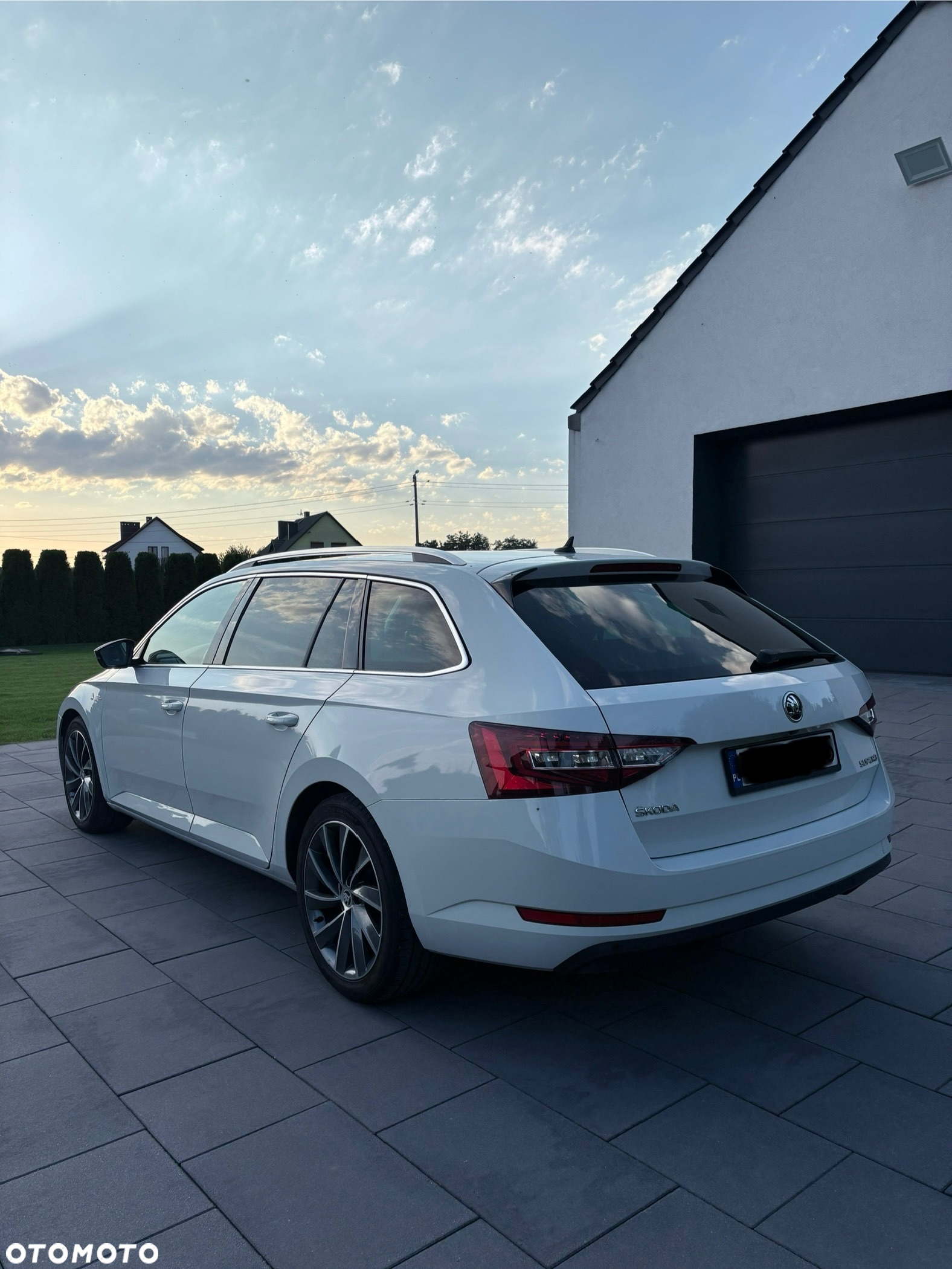 Skoda Superb 2.0 TDI L&K DSG - 17