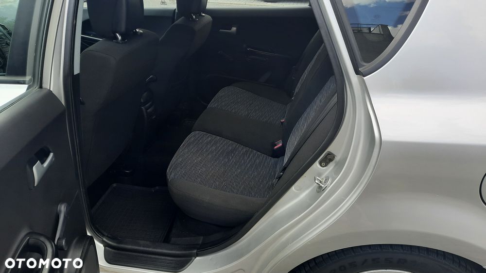 Kia Ceed - 8