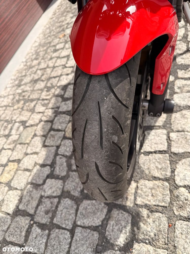 Triumph Street Triple - 12