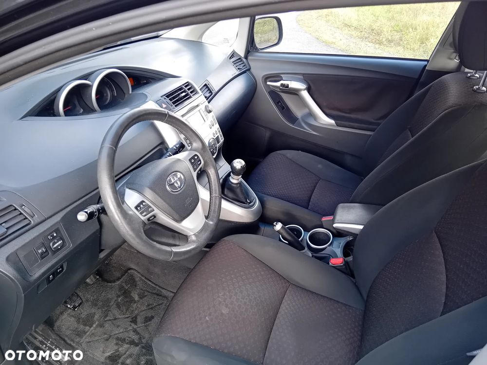 Toyota Verso 2010 photo 4