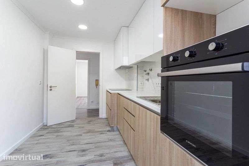 T2 Queluz (Totalmente Remodelado) - Grande imagem: 2/12
