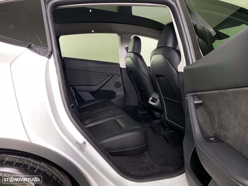 Tesla Model Y Standard RWD - 17