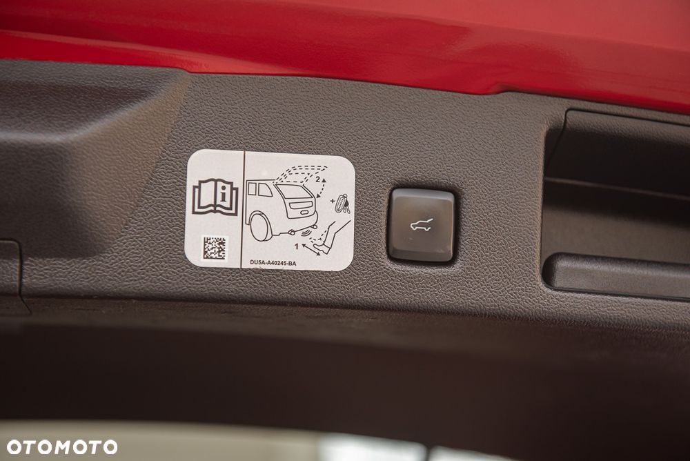 Ford Kuga 2.5 Duratec FHEV ST-LINE X - 36