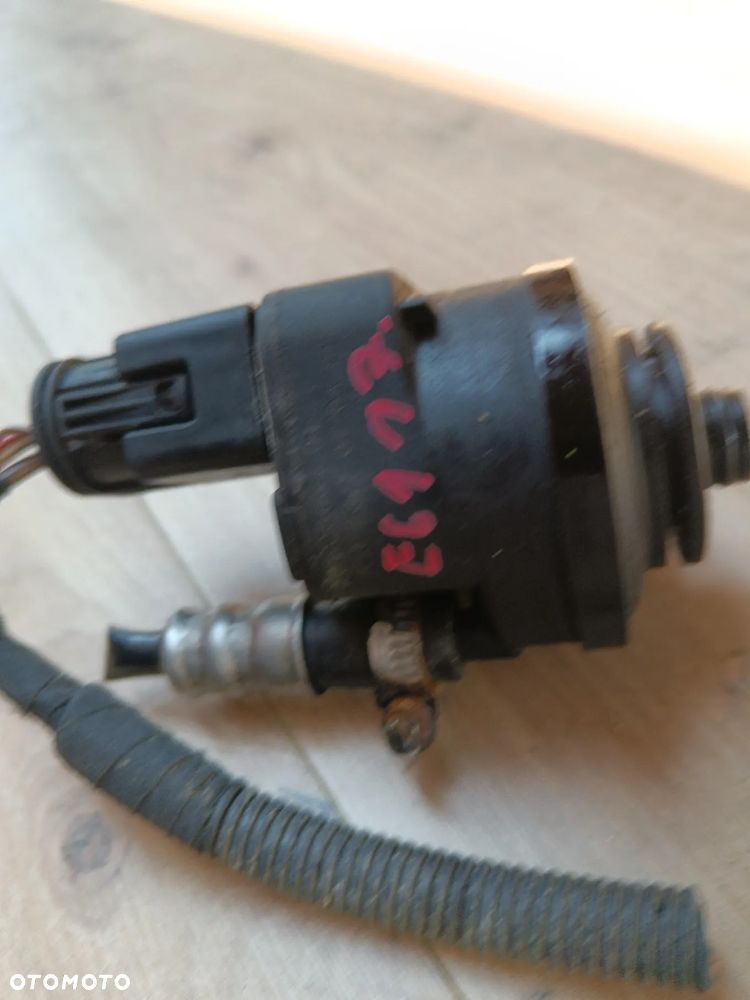 BMW E60 E90 F10 2.0D 2.5D 3.0D PODGRZEWACZ PALIWA 3 PINY 7808634 - 2