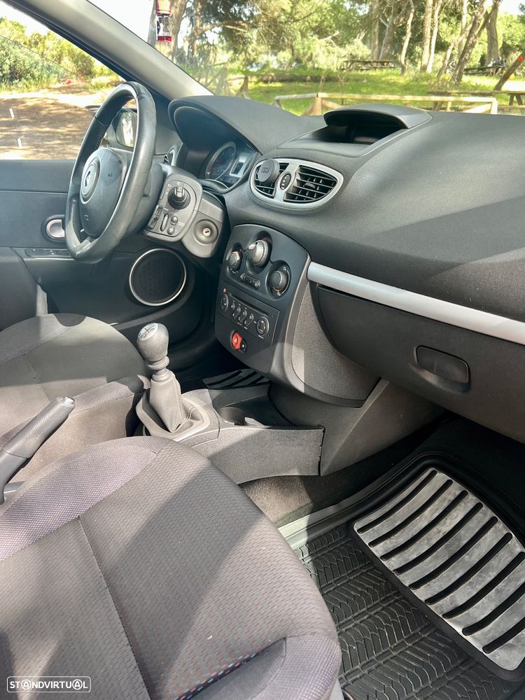 Renault Clio 1.5 dCi Dynamique S - 14