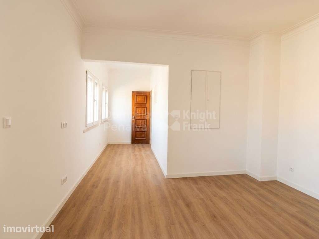 Apartamento T1 renovado com terraço para venda em Lisboa - Grande imagem: 2/20