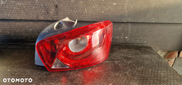 SEAT IBIZA 4 IV 6J LIFT 5 DRZWI LAMPA PRAWA TYŁ 6J4945096K