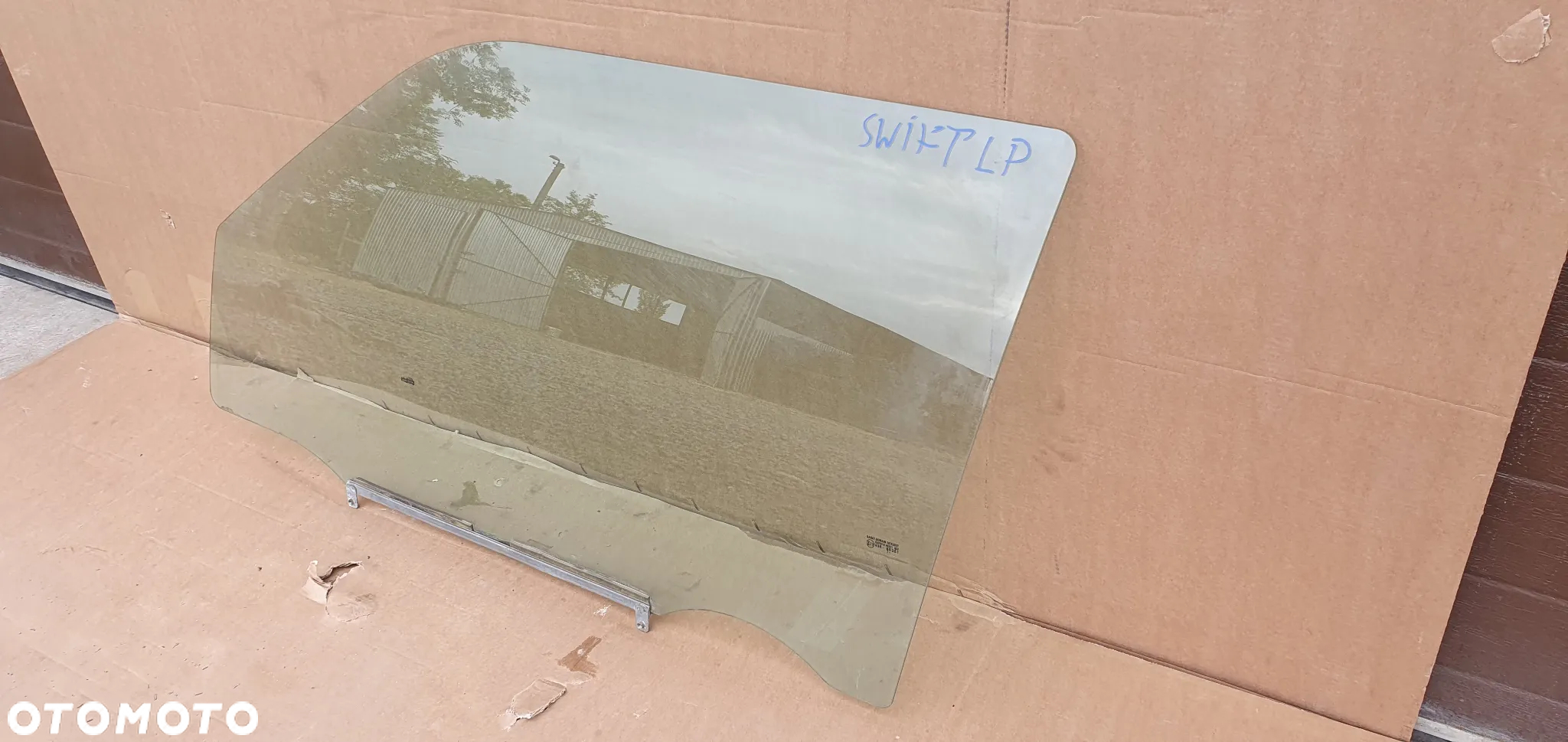 Szyba lewy przód przednia lewa Suzuki Swift IV AS2 07r - 2