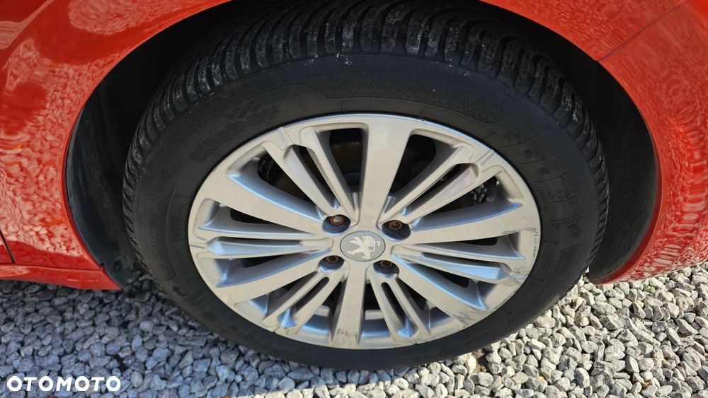 Peugeot 208 1.2 PureTech Allure S&S EAT6 - 16