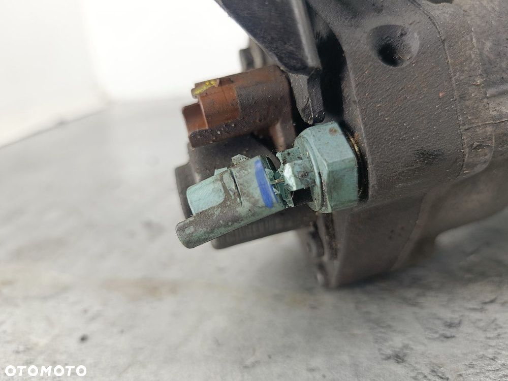 POMPA WTRYSKOWA RENAULT CLIO III FL  8200057225  167009788R-A 28249552 - 5