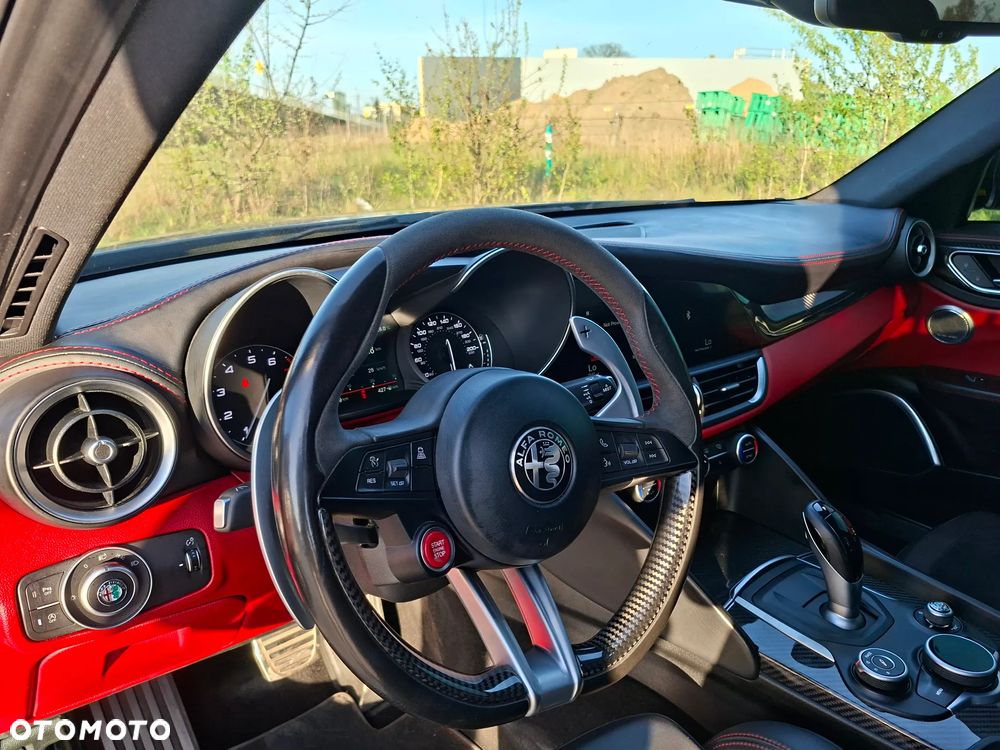 Alfa Romeo Giulia 2.9 V6 Bi-Turbo AT8 Quadrifoglio - 6