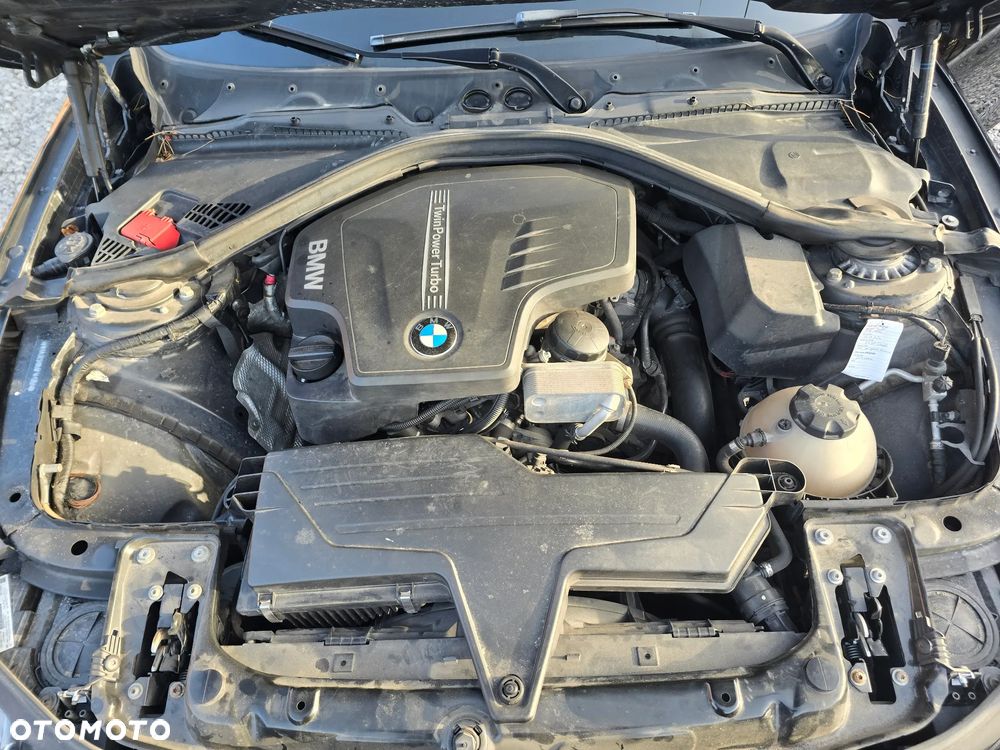 BMW Seria 3 320i xDrive - 16