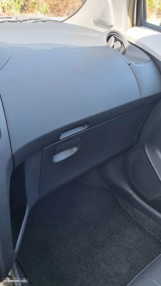 Toyota Yaris 1.0 VVT-i AC Manual+VSC - 13