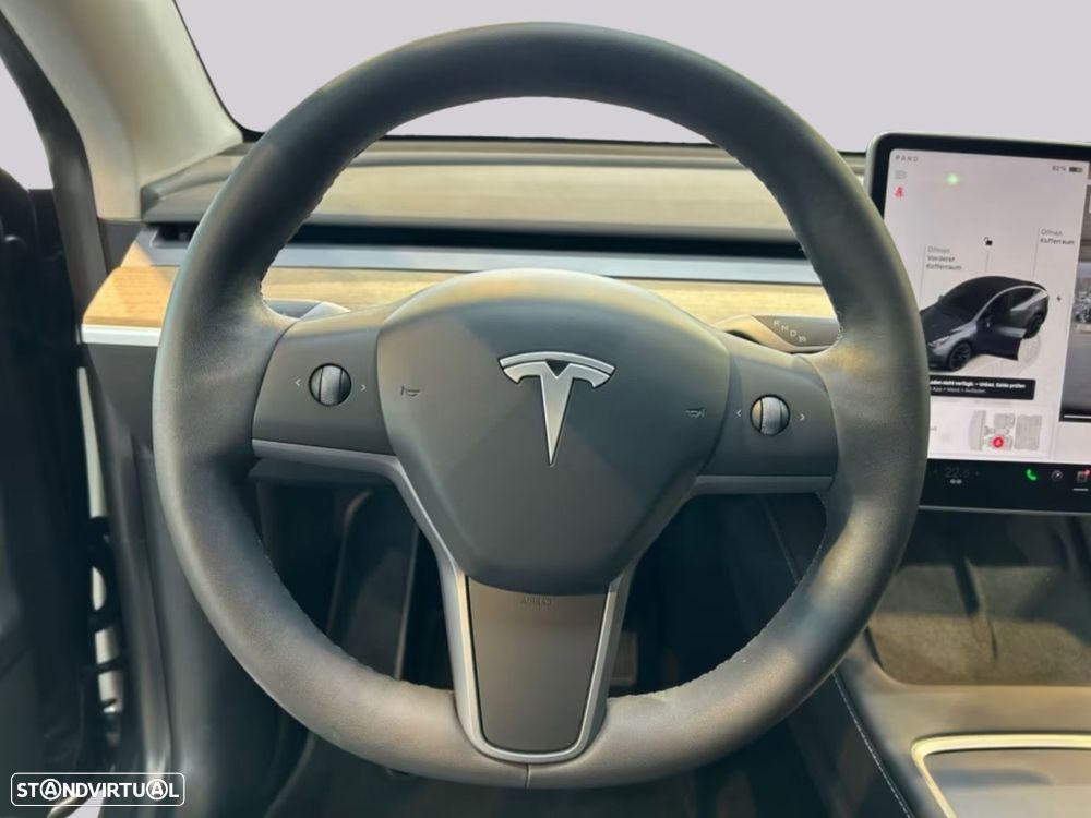 Tesla Model Y - 4