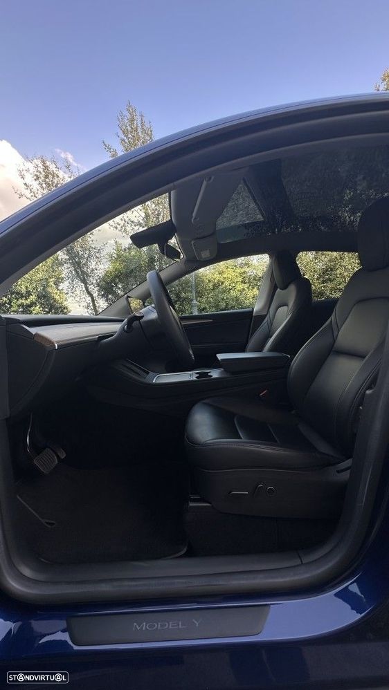 Tesla Model Y - 16