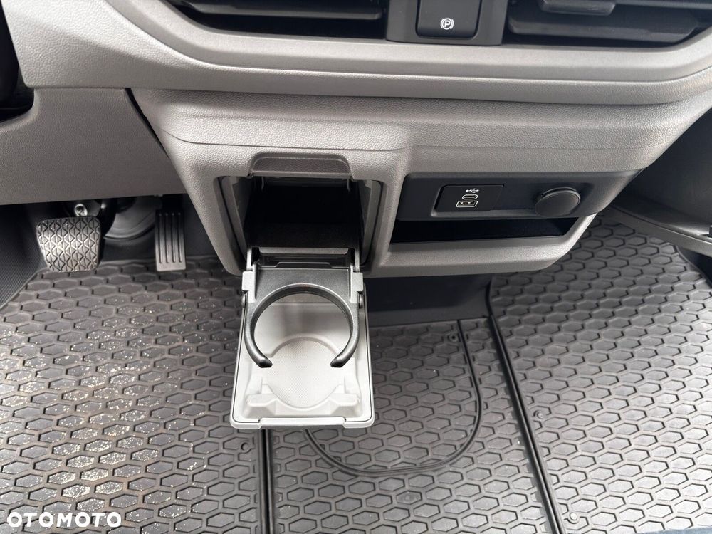 Volkswagen Transporter 2.0 TDI 150 KM 8-automat 8m L1 - 31