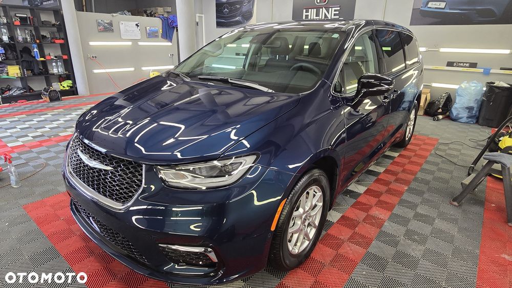 Chrysler Pacifica - 11