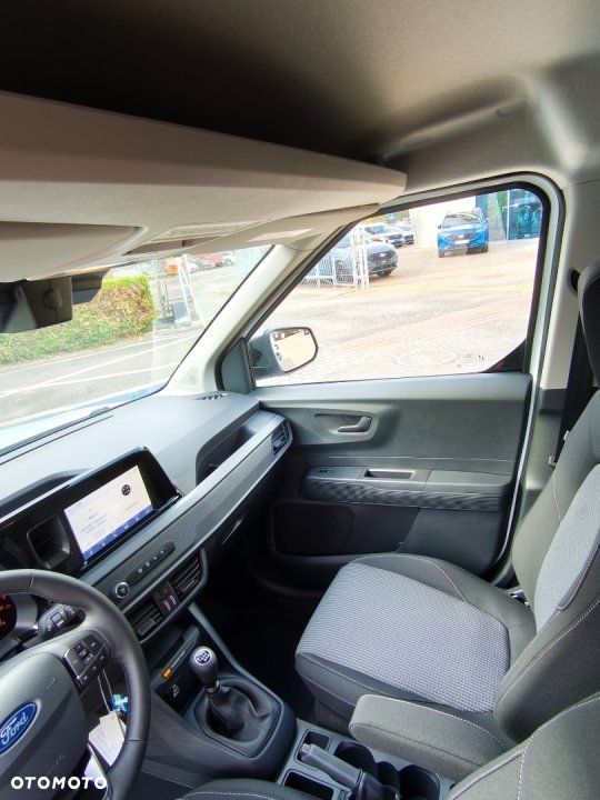 Ford Transit Courier - 21