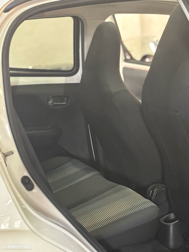 Peugeot 108 1.2 PureTech Top! Roland Garros - 32