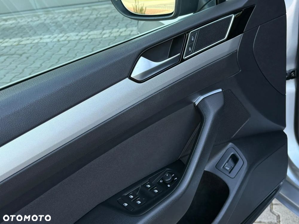 Volkswagen Passat 2.0 TDI BMT Comfortline - 23