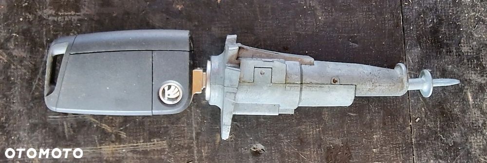 WKŁADKA DRZWI LEWY PRZÓD + KLUCZYK 575837167 SKODA KAROQ - 1