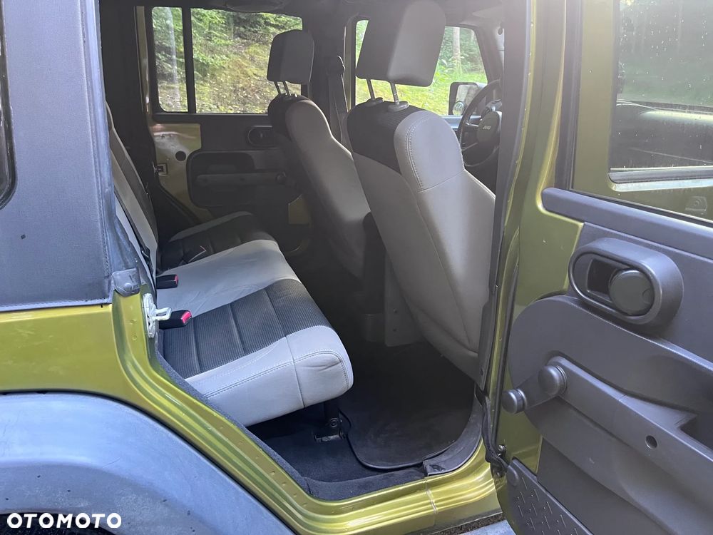 Jeep Wrangler Unlimited 3.8 Automatik Sahara - 15