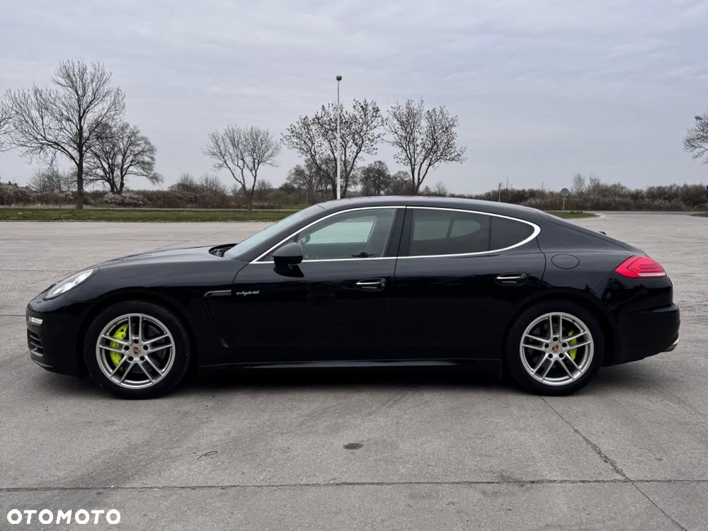 Porsche Panamera - 4