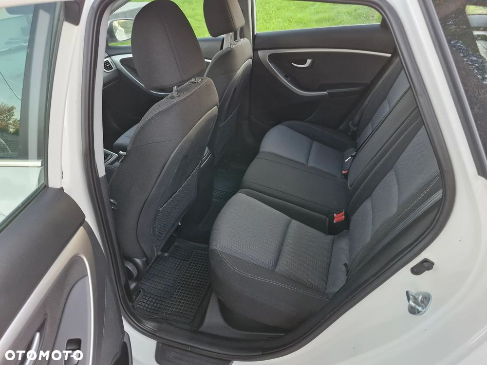 Hyundai i30 blue 1.6 CRDi YES Silver - 15