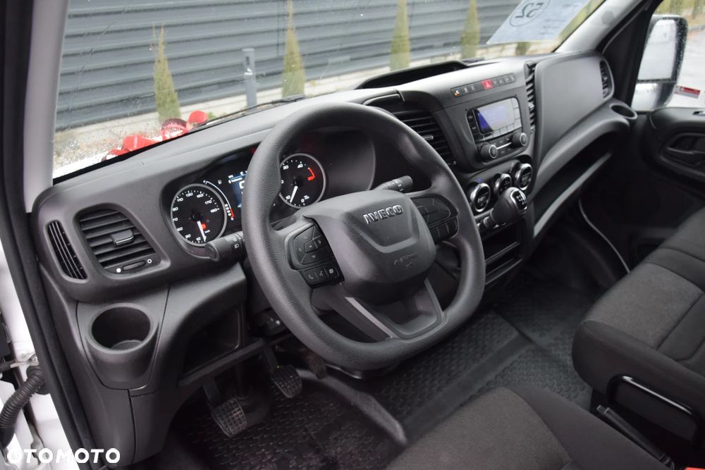 Iveco DAILY MAXI 35S16 / 2.3 - 160 KM / NOWY MODEL / 3 OSOBY / DOSTAWCZE / BLASZAK / KLIMA / CZUJNIKI COFANIA / TRYB CITY-ECO / 2023 / SERWISOWANY / SPROWADZONY Z NIEMIEC - 28