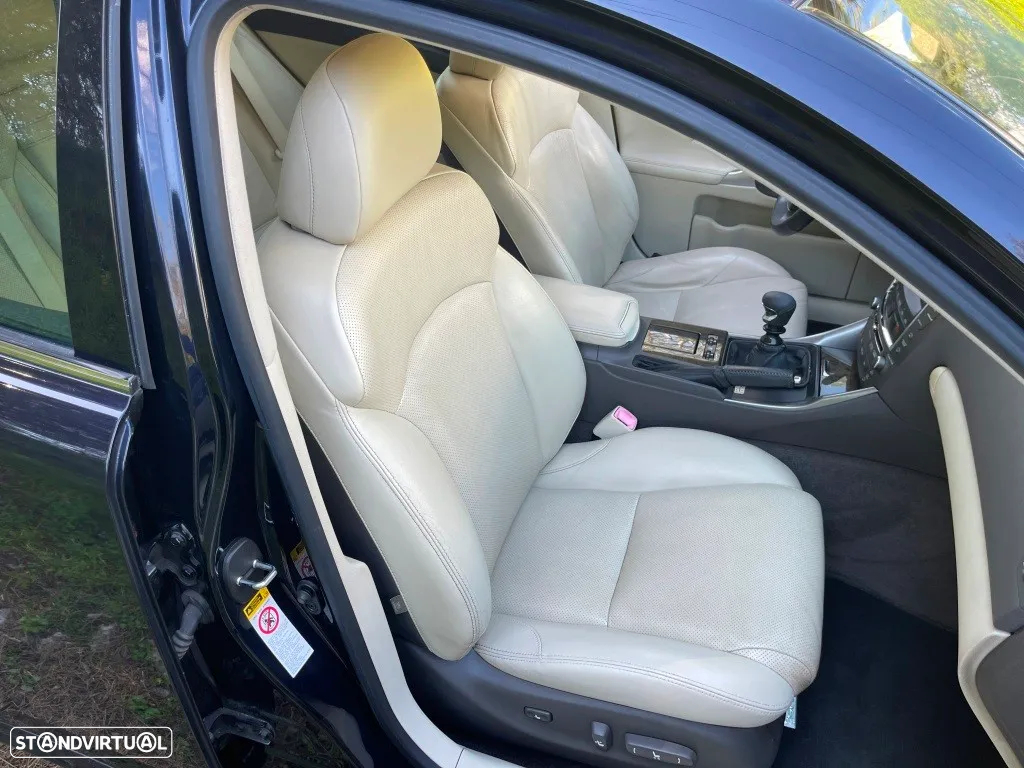Lexus IS 220 d Sport 58 - 38