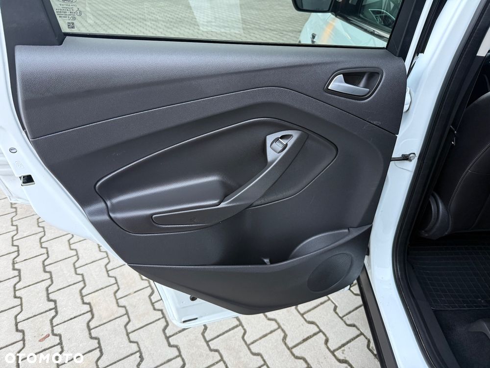 Ford Kuga 1.5 EcoBoost 2x4 Titanium - 17