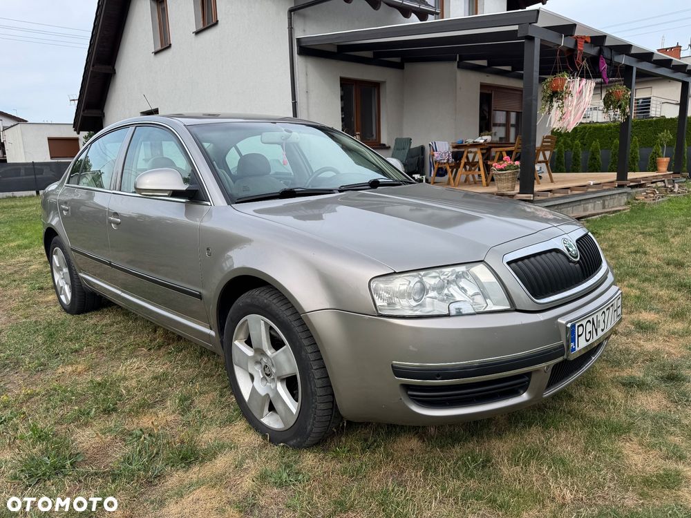Skoda Superb 2.8 V6 Elegance Tiptr - 3