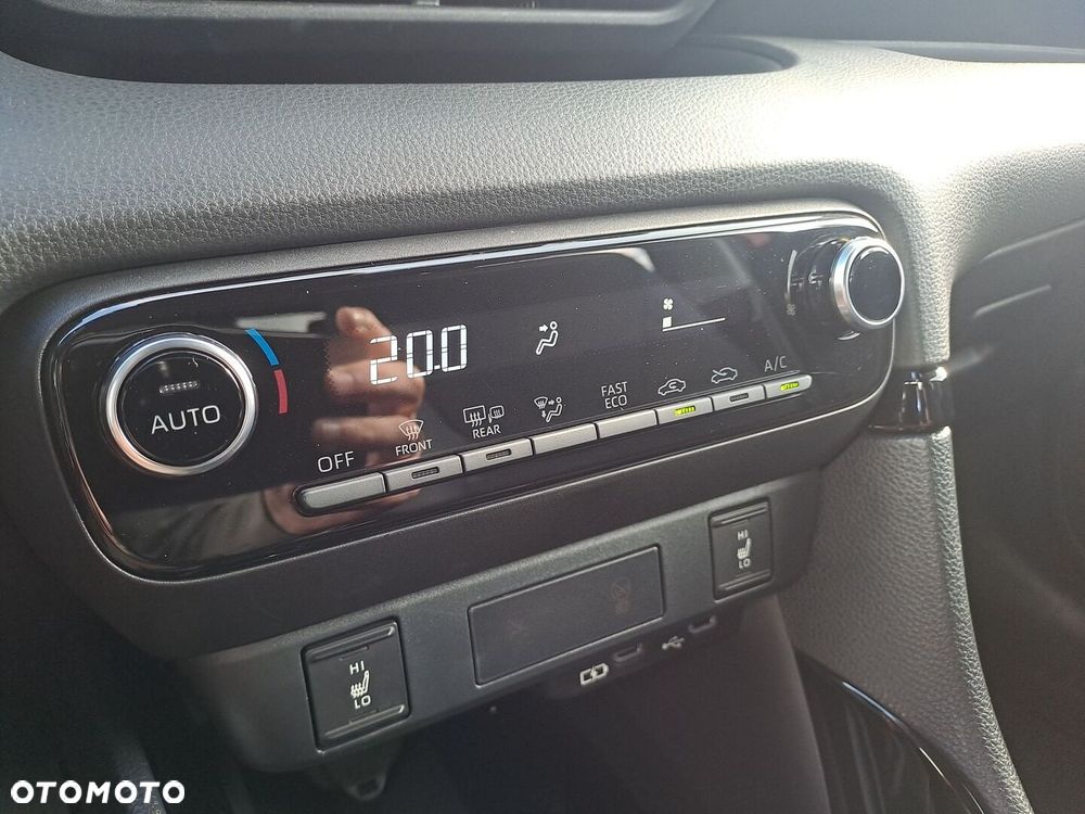 Toyota Yaris Hybrid 1.5 Style - 19