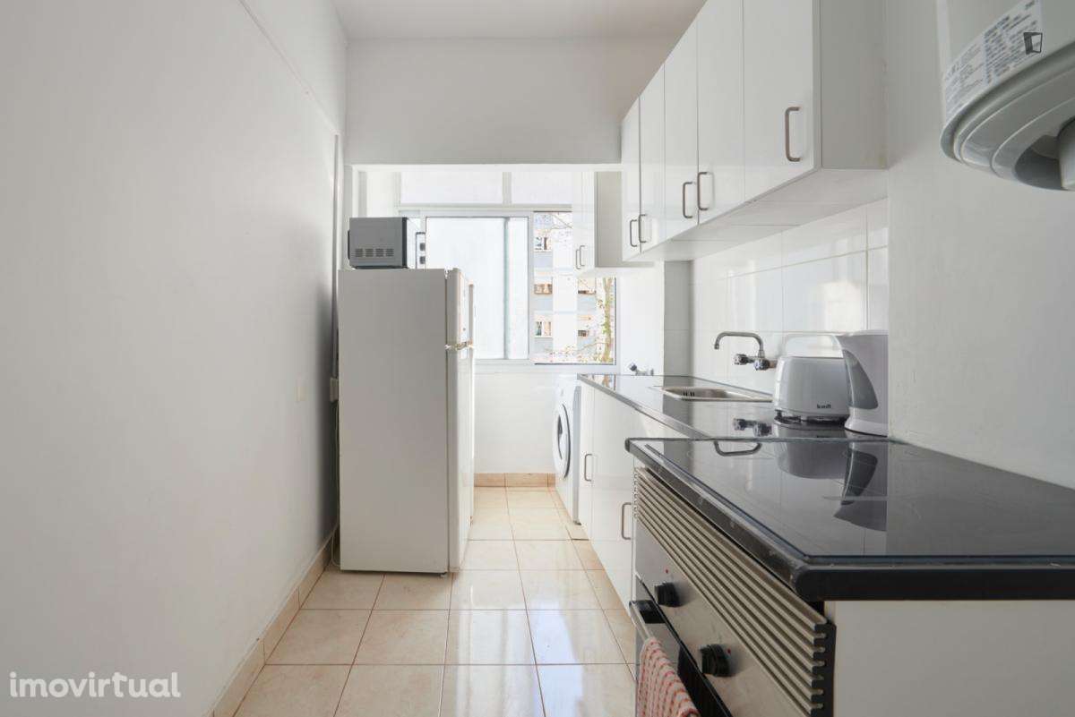Quarto - localizado em Benfica Lisbon - Grande imagem: 2/23