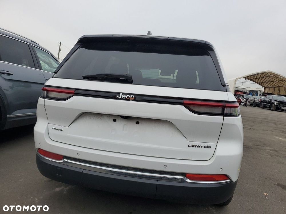 Jeep Grand Cherokee - 32