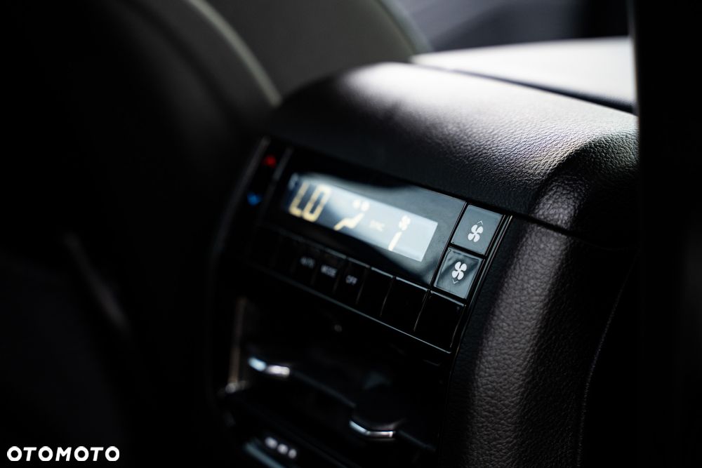 Jeep Grand Cherokee - 22