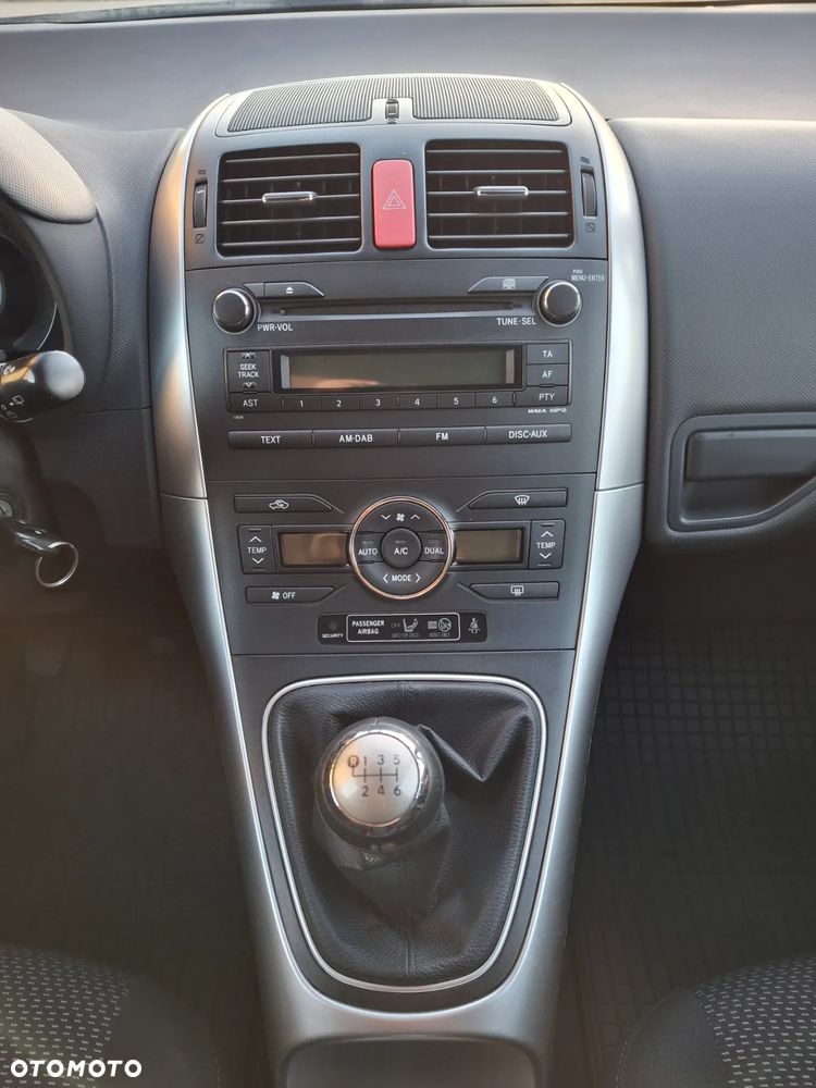 Toyota Auris 1.6 Executive - 28