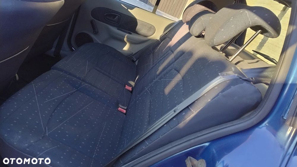 Renault Clio 1.2 16V Confort Authentique - 19