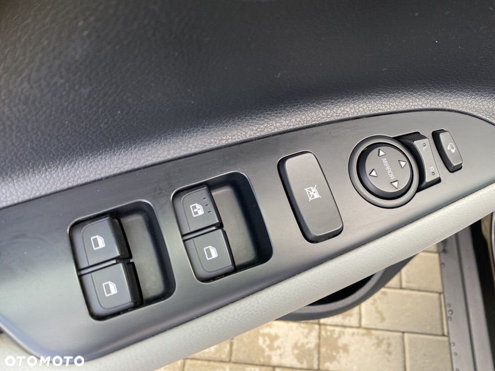 Kia Stonic - 10