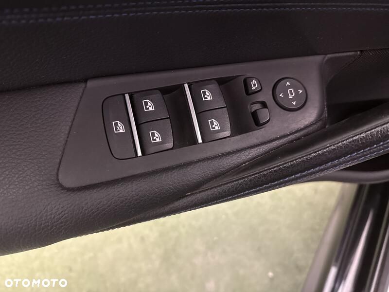 BMW Seria 5 520d xDrive MHEV M Sport sport - 12