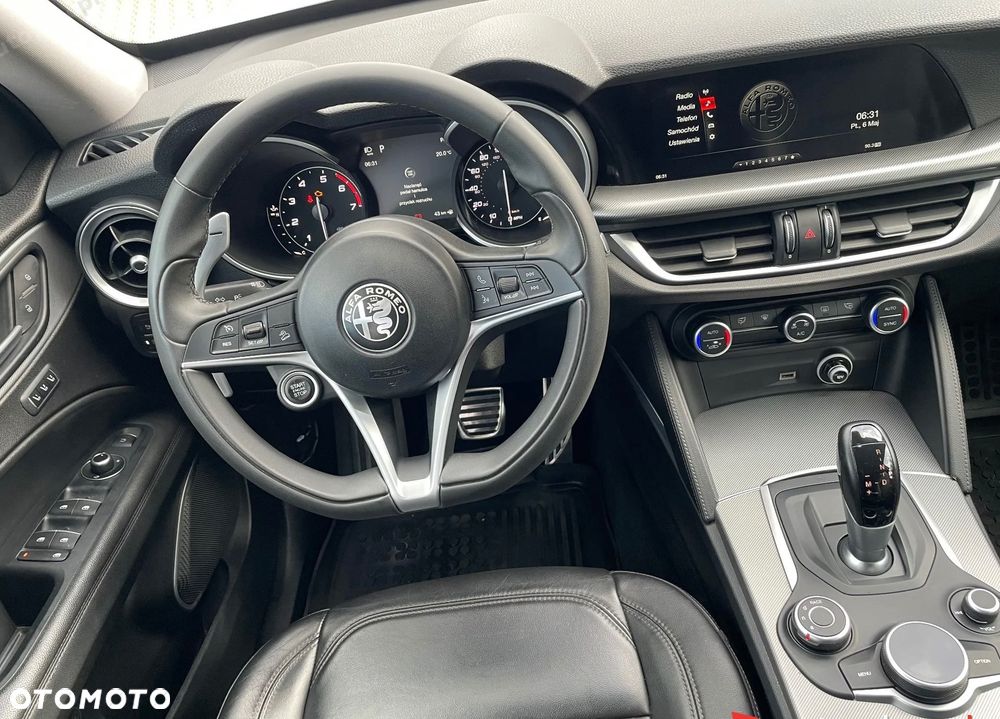 Alfa Romeo Stelvio - 12