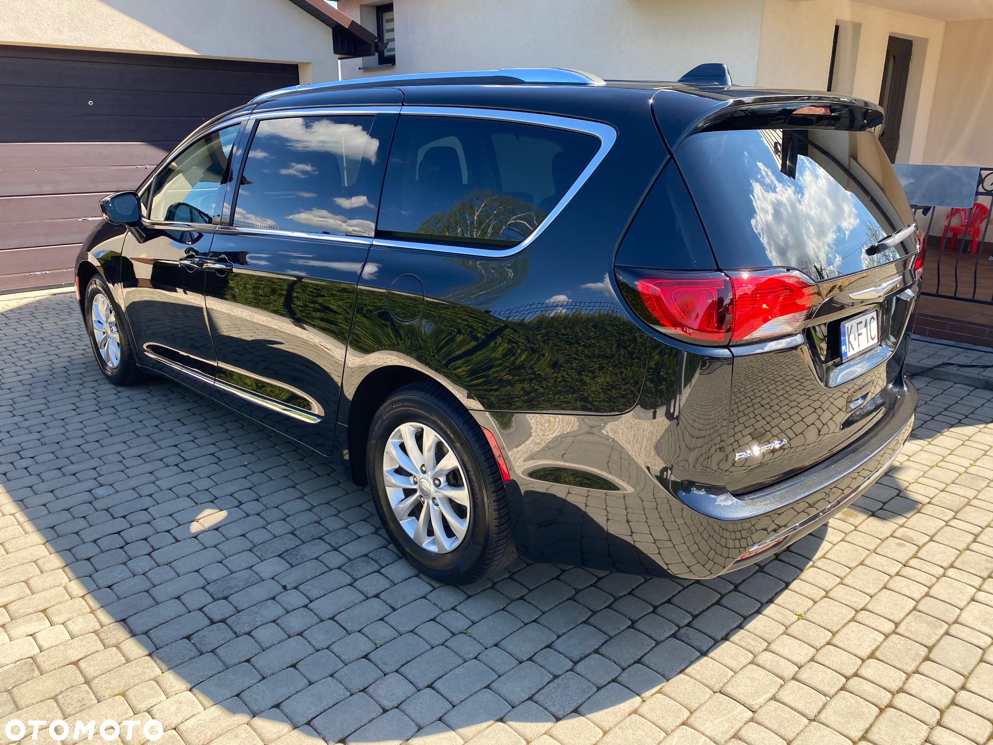Chrysler Pacifica - 4