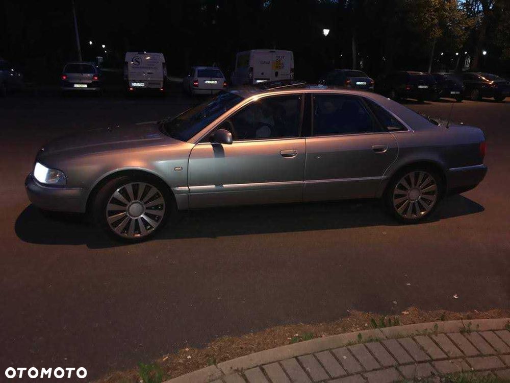 Audi A8 - 4