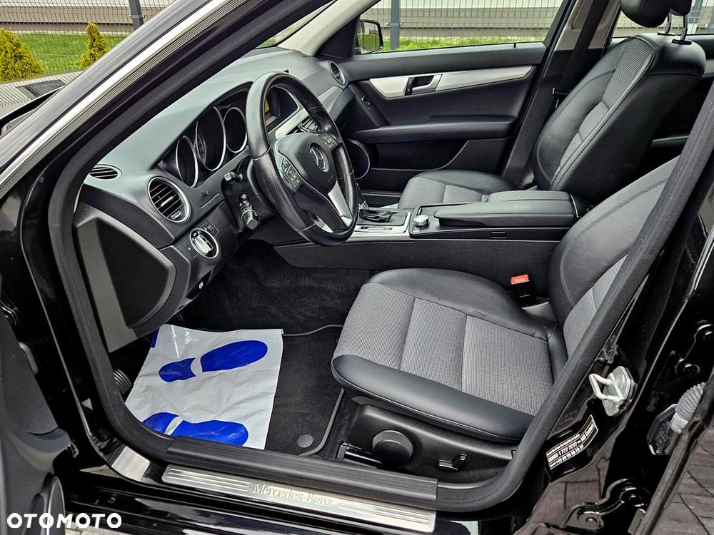 Mercedes-Benz Klasa C 250 CGI Automatik BlueEFFICIENCY Avantgarde - 21