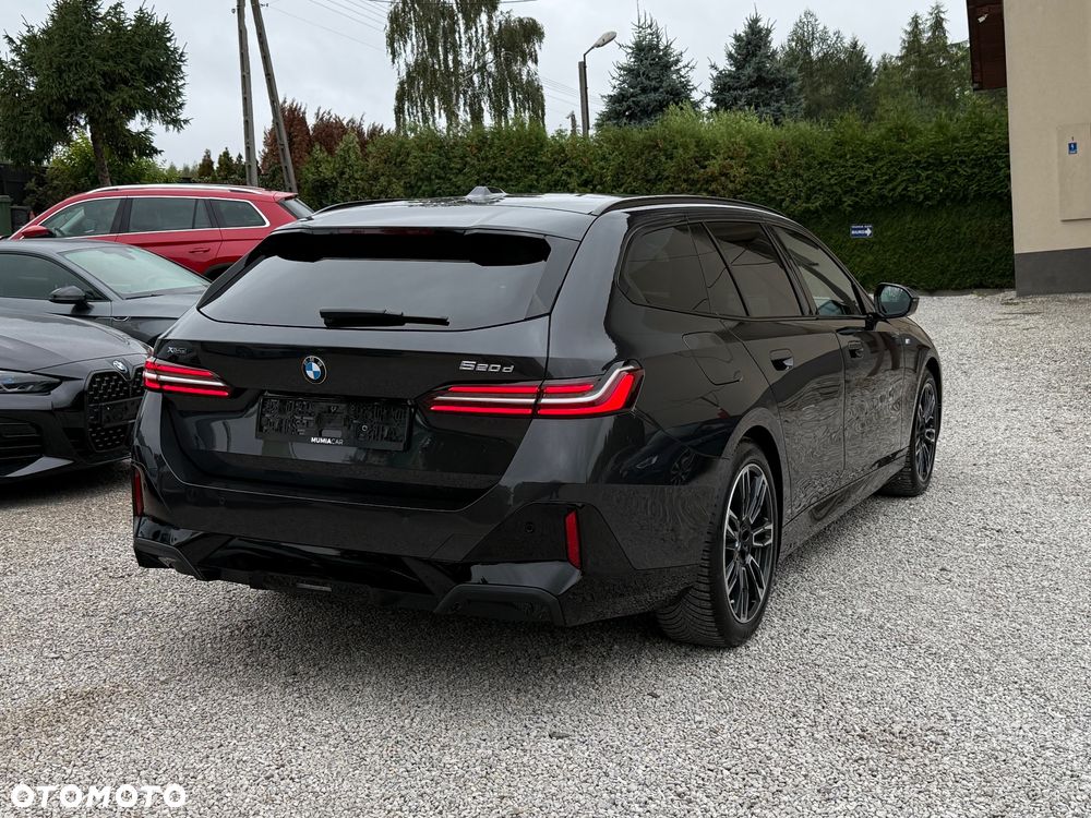 BMW Seria 5 520d xDrive Touring - 31