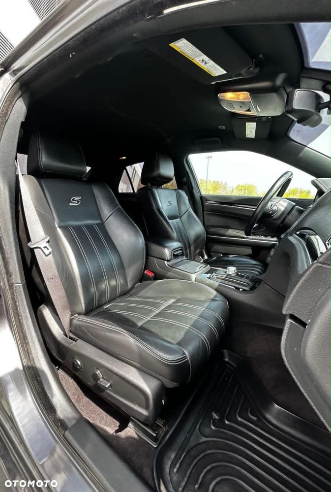 Chrysler 300s - 6