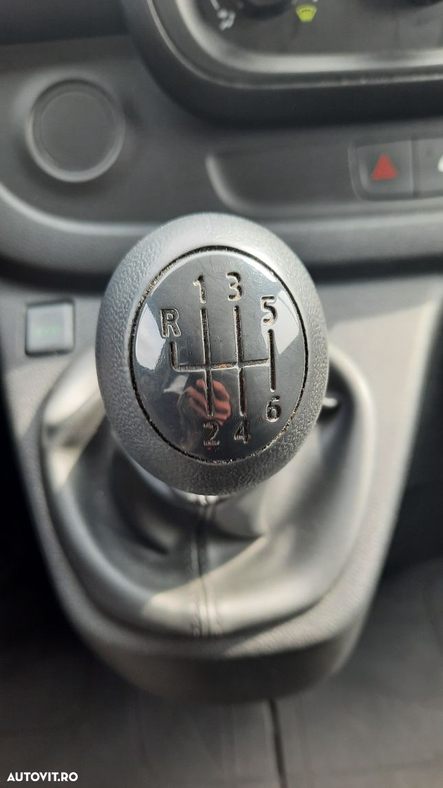 Renault Trafic - 12