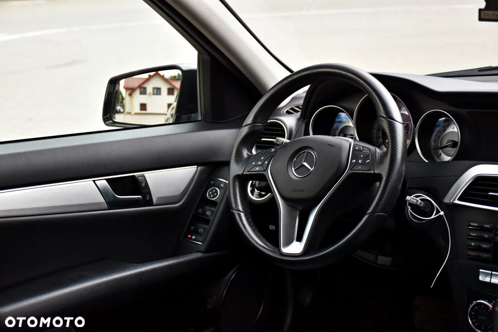 Mercedes-Benz Klasa C 200 (BlueEFFICIENCY) Avantgarde - 35