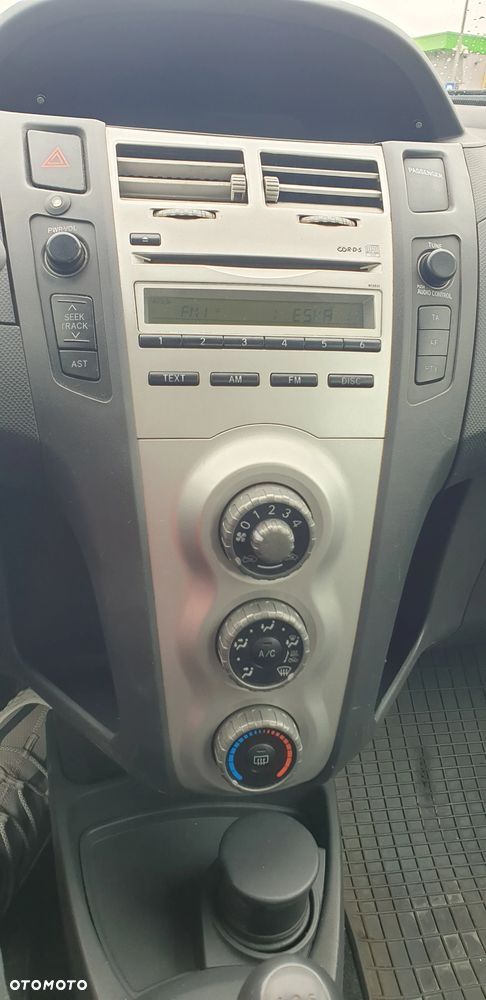 Toyota Yaris - 12